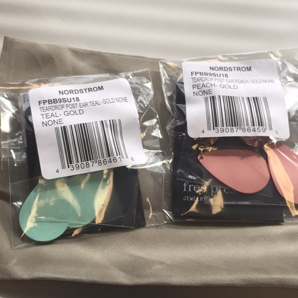 New Free Press earrings - 2 pairs - Picture 2 of 8